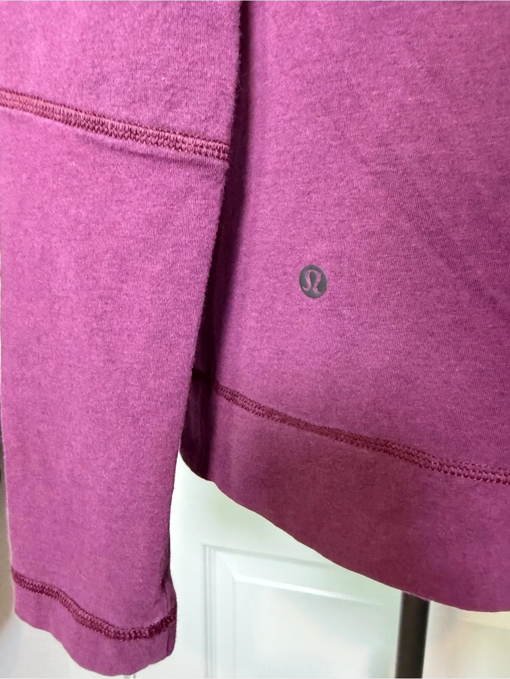 Lululemon Long Sleeve Scoop Neck Athletic Top Purple Size Approx. Medium
